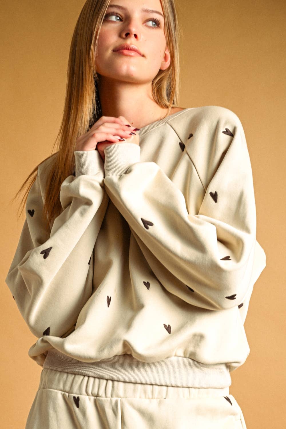 ET7212ST HEART EMBROIDERED SWEATSHIRTS