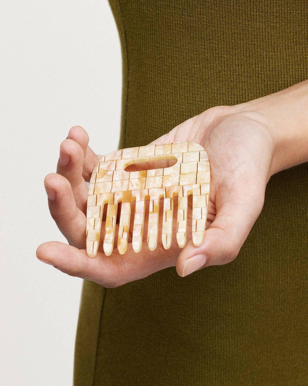 No. 4 Comb in Blonde Tortoise