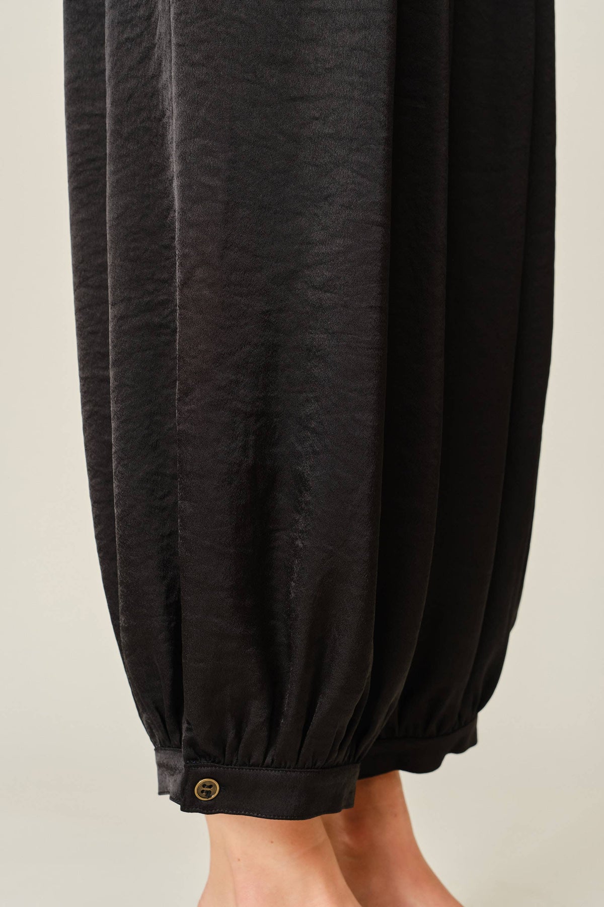 SATIN SHIRRING BAGGY DRESSY PANTS
