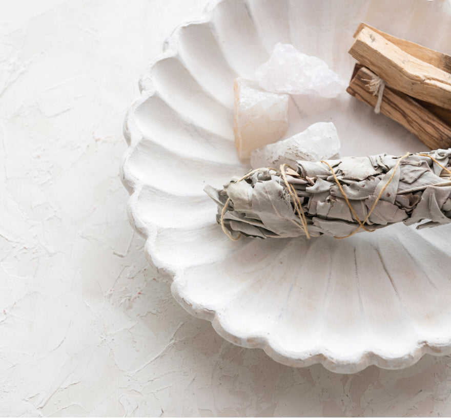 Decorative Mango Wood Scalloped Dish, Antique White