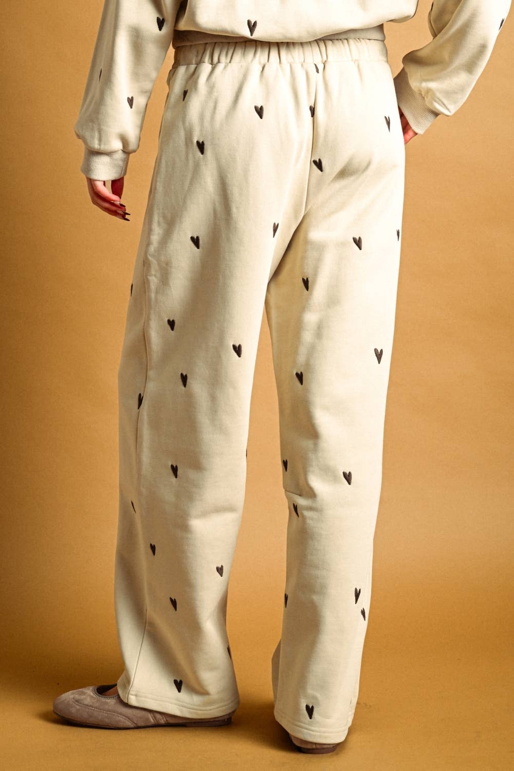 EP7213ST   HEART EMBROIDERED SWEAT PANTS