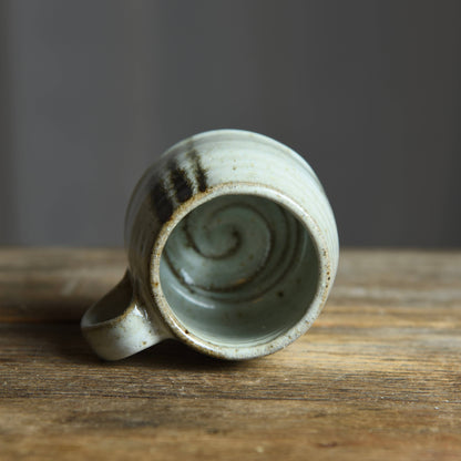 Blue/White Wide-Bottom Mug with Iron Designs