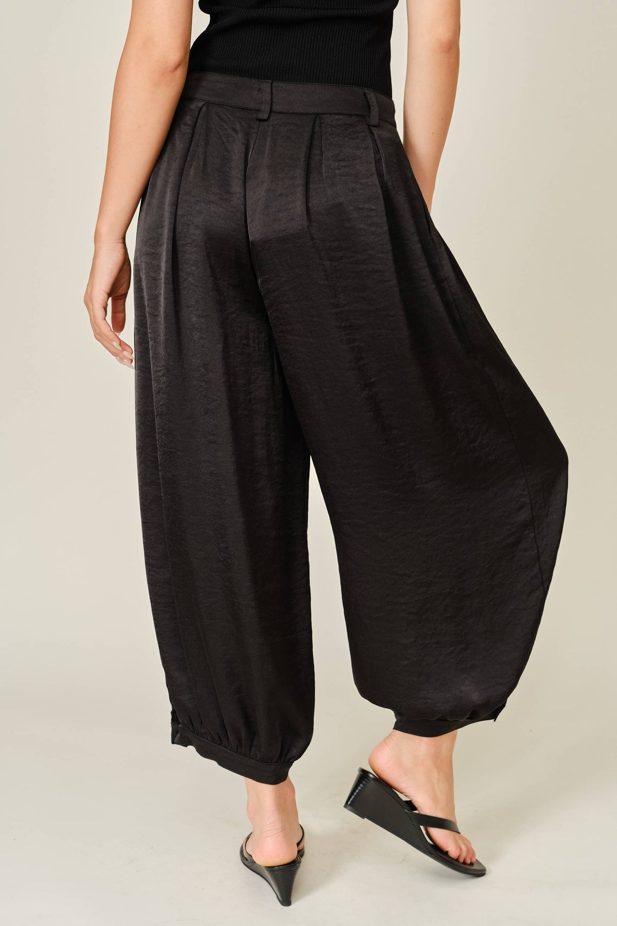SATIN SHIRRING BAGGY DRESSY PANTS