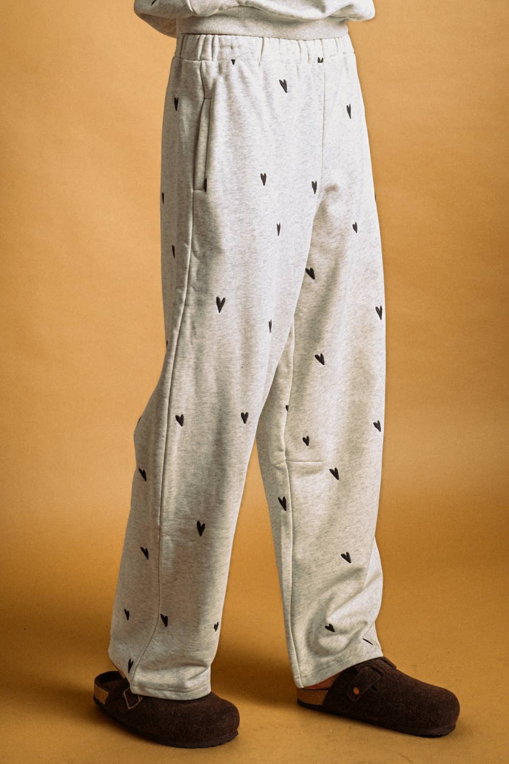 EP7213ST   HEART EMBROIDERED SWEAT PANTS