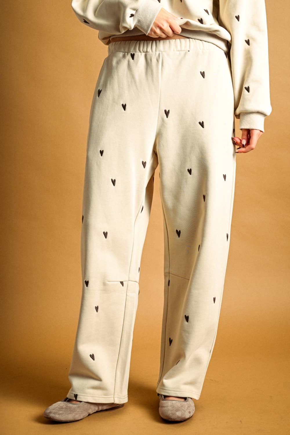 EP7213ST   HEART EMBROIDERED SWEAT PANTS