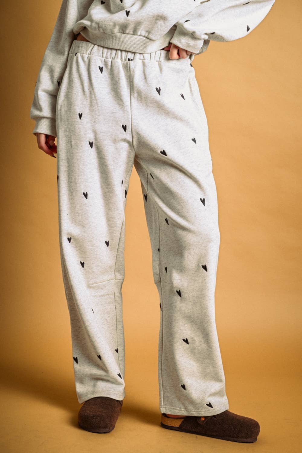 EP7213ST   HEART EMBROIDERED SWEAT PANTS