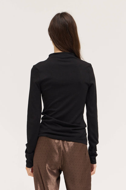 THICK MOCK-NECK TEE