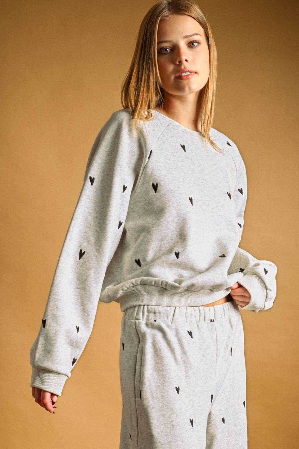 ET7212ST  HEART EMBROIDERED SWEATSHIRTS