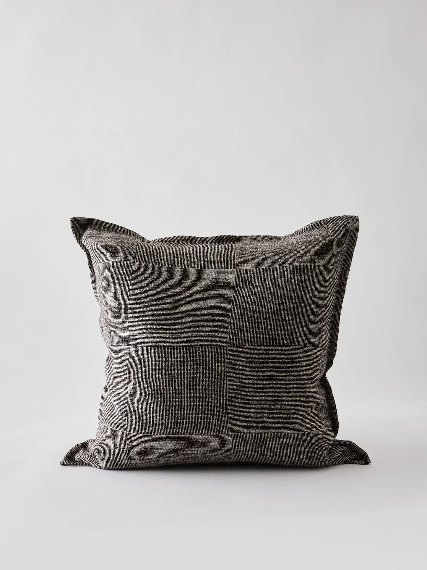 Theo Pillow 20x20”