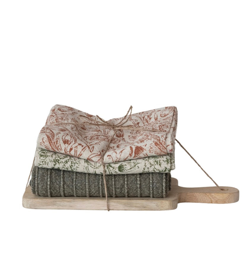 (3) Tea Towels & Mango Wood Board