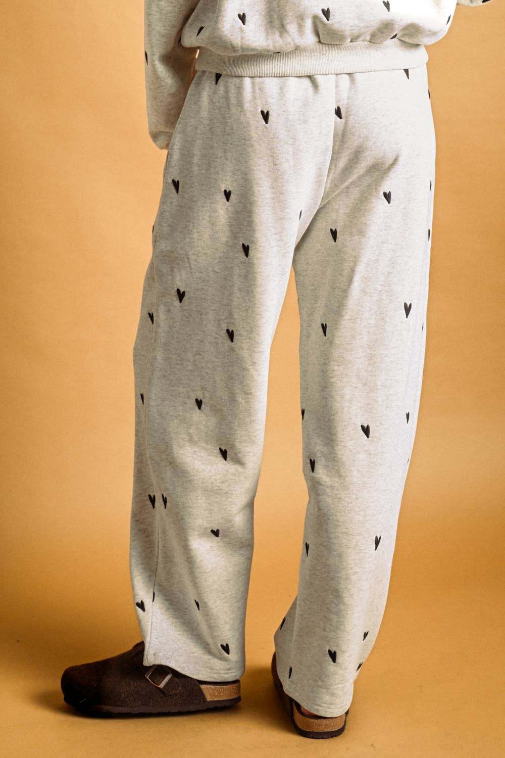 EP7213ST   HEART EMBROIDERED SWEAT PANTS