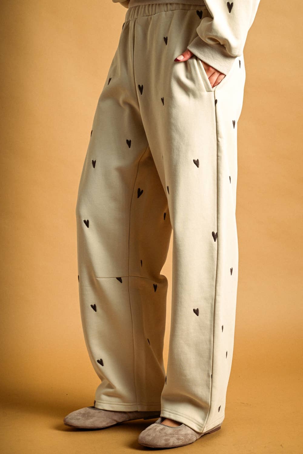 EP7213ST   HEART EMBROIDERED SWEAT PANTS