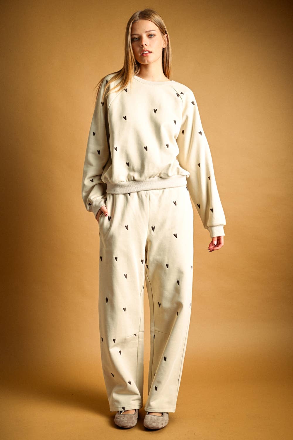 EP7213ST   HEART EMBROIDERED SWEAT PANTS
