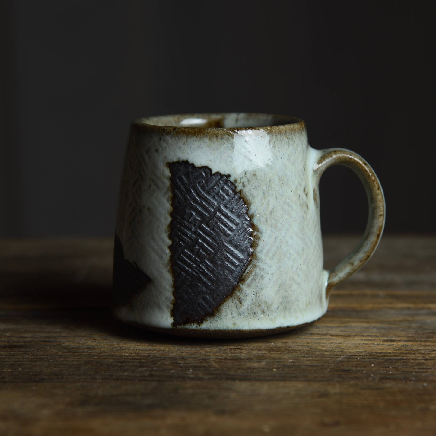 Blue/White Wide-Bottom Mug with Iron Designs