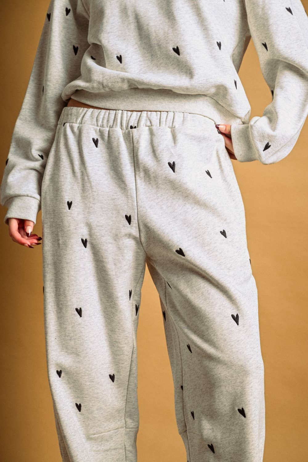 EP7213ST   HEART EMBROIDERED SWEAT PANTS