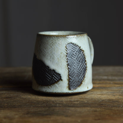 Blue/White Wide-Bottom Mug with Iron Designs