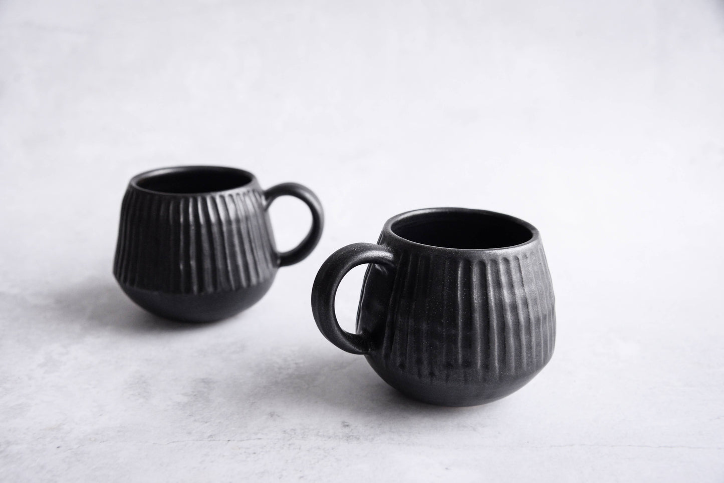 Stoneware carved mug and saucer - black / grey